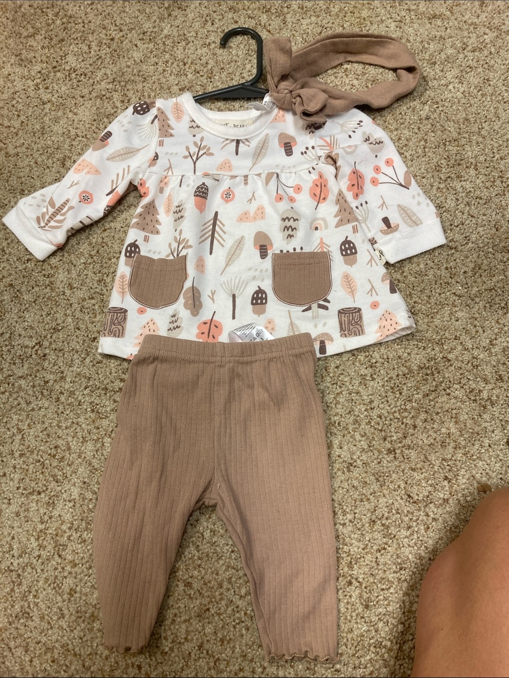NWOT Adorable Baby Outfit with Headband